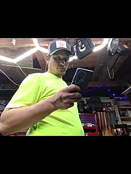 Snapshot of twistafatpipe chatting on February 17, 11:55 pm twistafatpipe online show from February 17, 11:55 pm