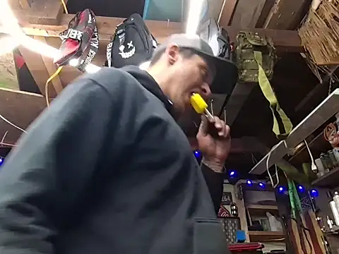 Snapshot of twistafatpipe chatting on February 19, 7:48 am twistafatpipe online show from February 19, 7:48 am