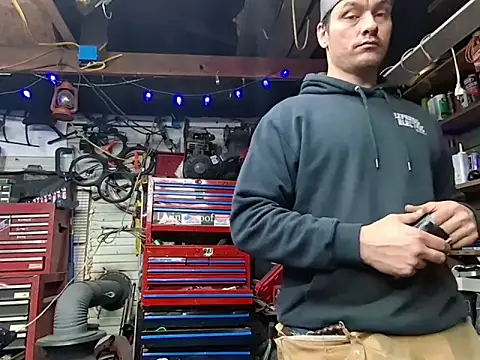 Snapshot of twistafatpipe chatting on February 24, 11:03 pm twistafatpipe online show from February 24, 11:03 pm