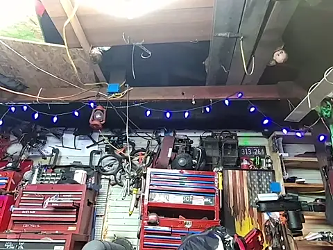 Snapshot of twistafatpipe chatting on February 27, 7:36 pm twistafatpipe online show from February 27, 7:36 pm