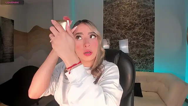 LizzCooper online show from November 14, 4:11 am