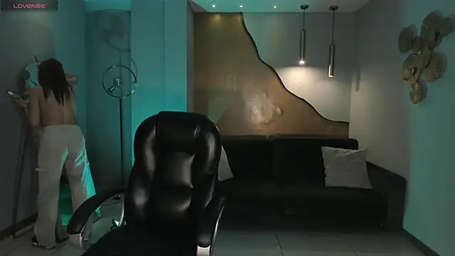 LizzCooper online show from December 16, 4:06 am