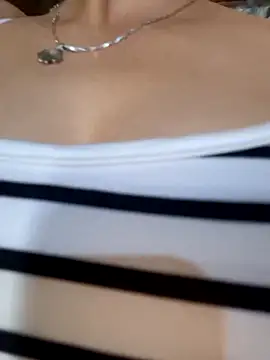 Snapshot of Nana-bar chatting on May 6, 3:24 am Nana-bar online show from May 6, 3:24 am