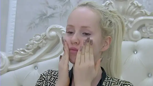 EllieFrosty  online show from March 5, 1:45 am