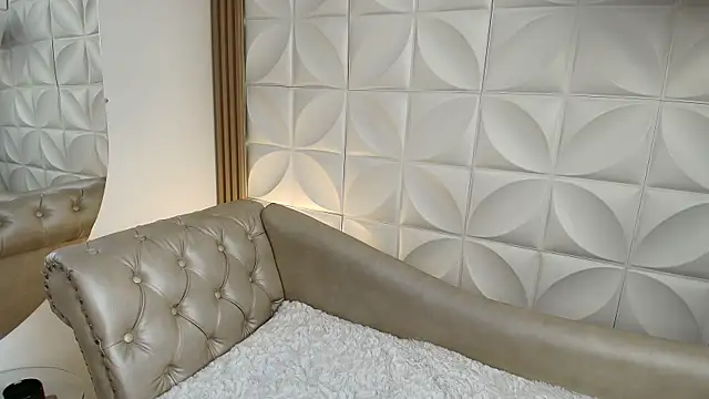 Lily rousee  online show from April 10, 12:43 pm