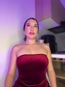 Bella-taylorr online show from April 9, 4:45 am