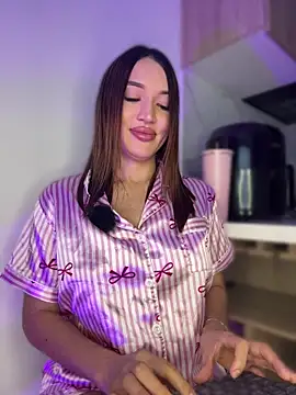 Bella-taylorr online show from April 10, 6:07 am