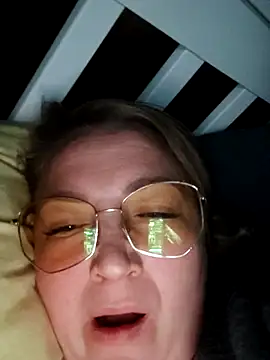 Snapshot of Kiss_Eva chatting on September 28, 10:37 pm Kiss Eva online show from September 28, 10:37 pm