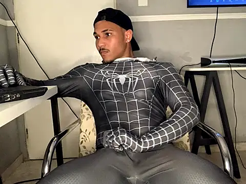 Snapshot of edualqxo chatting on October 16, 11:28 pm edualqxo online show from October 16, 11:28 pm