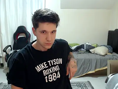 Snapshot of 2handsomemann chatting on February 9, 6:23 pm 2handsomemann online show from February 9, 6:23 pm