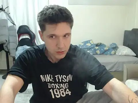 Snapshot of 2handsomemann chatting on February 28, 10:00 pm 2handsomemann online show from February 28, 10:00 pm