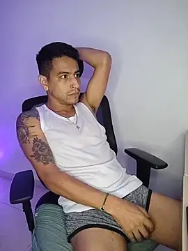 Snapshot of Juann-cock chatting on December 22, 11:02 pm Juann-cock online show from December 22, 11:02 pm