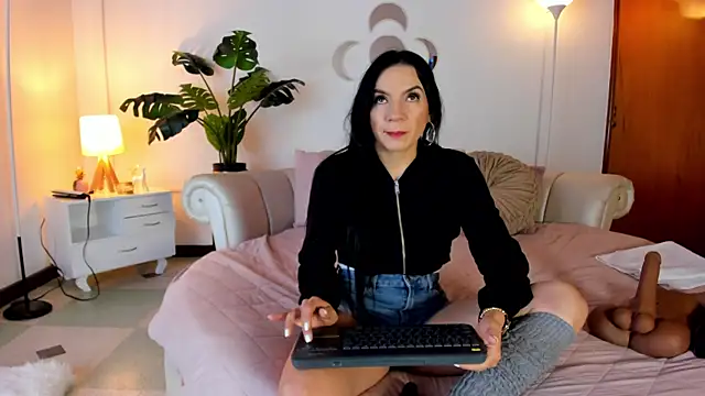 Snapshot of ValeryyWilliams chatting on June 8, 12:05 pm ValeryyWilliams online show from June 8, 12:05 pm