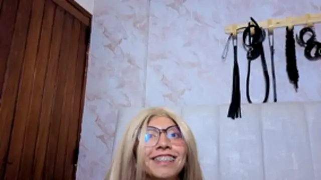 VioletxBloom online show from December 18, 9:43 pm