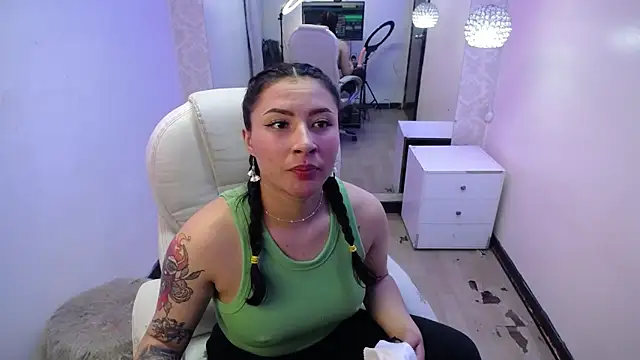 Snapshot of nicolee_8 chatting on September 18, 4:03 am nicolee 8 online show from September 18, 4:03 am