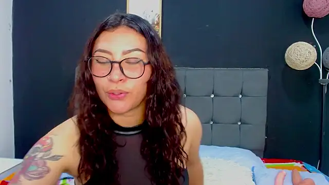 Snapshot of nicolee_8 chatting on October 10, 1:43 pm nicolee 8 online show from October 10, 1:43 pm