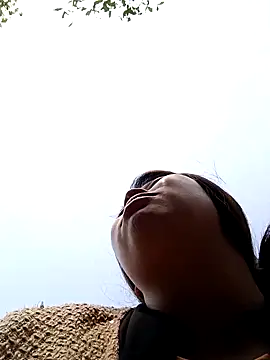 quynhkoolbae online show from April 17, 1:19 am