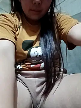 Snapshot of quynhkoolbae chatting on April 19, 12:54 am quynhkoolbae online show from April 19, 12:54 am