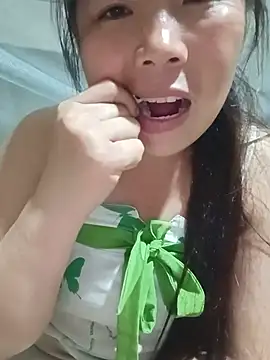 Snapshot of quynhkoolbae chatting on July 16, 12:55 pm quynhkoolbae online show from July 16, 12:55 pm
