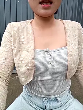 Snapshot of linda_bae00 chatting on April 20, 1:19 am linda bae00 online show from April 20, 1:19 am