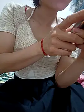Snapshot of linda_bae00 chatting on April 21, 12:34 am linda bae00 online show from April 21, 12:34 am