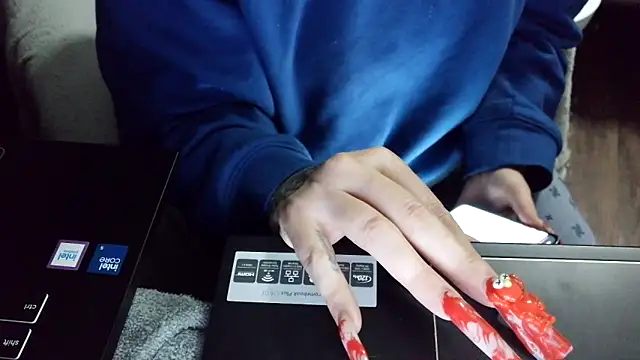 Snapshot of fetishslut4u chatting on October 16, 11:55 am fetishslut4u online show from October 16, 11:55 am