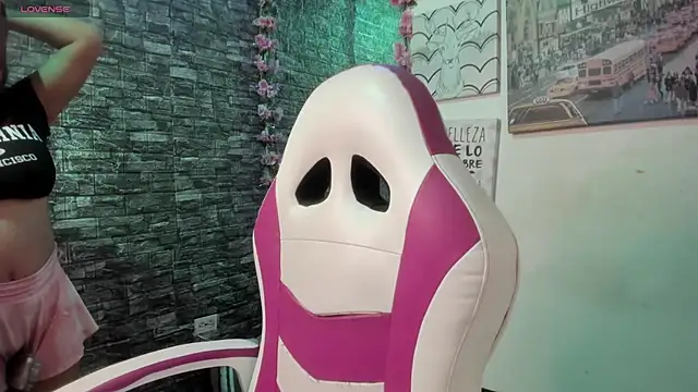 Snapshot of karoll__sex chatting on October 23, 12:37 pm karoll  sex online show from October 23, 12:37 pm