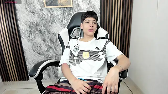 Snapshot of oblivion_deku chatting on September 14, 1:32 pm oblivion deku online show from September 14, 1:32 pm