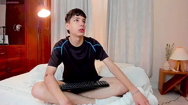 Snapshot of oblivion_deku chatting on October 17, 1:46 pm oblivion deku online show from October 17, 1:46 pm