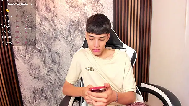 Snapshot of oblivion_deku chatting on November 6, 1:01 pm oblivion deku online show from November 6, 1:01 pm