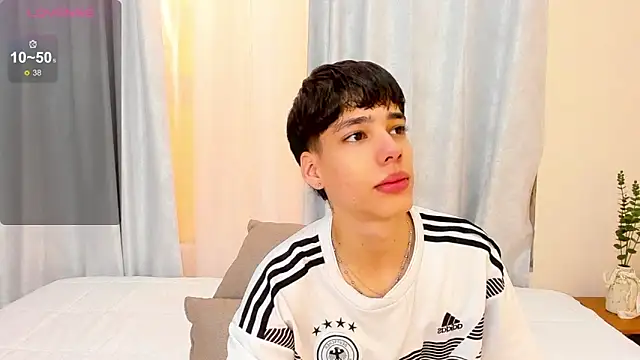 Snapshot of oblivion_deku chatting on December 18, 1:39 pm oblivion deku online show from December 18, 1:39 pm