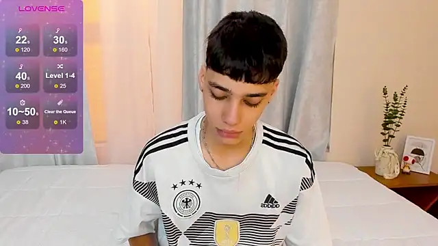 Snapshot of oblivion_deku chatting on December 22, 1:41 pm oblivion deku online show from December 22, 1:41 pm