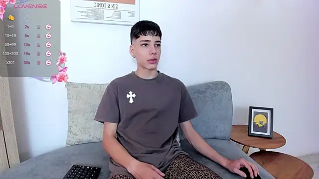 Snapshot of oblivion_deku chatting on February 5, 8:46 pm oblivion deku online show from February 5, 8:46 pm