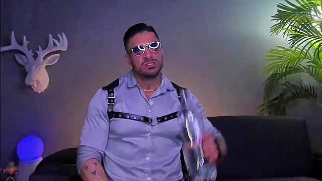 dennis cox1 online show from December 14, 5:24 am