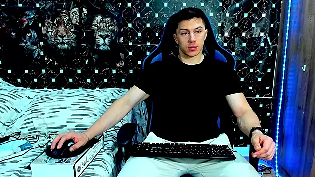 Snapshot of javiersexymann chatting on July 19, 10:13 pm javiersexymann online show from July 19, 10:13 pm