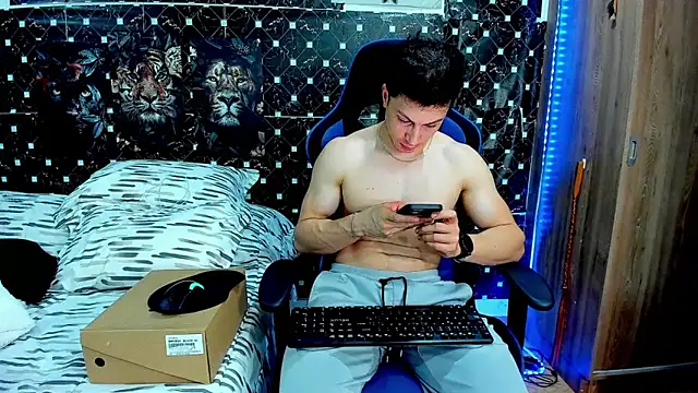 Snapshot of javiersexymann chatting on August 3, 6:12 am javiersexymann online show from August 3, 6:12 am