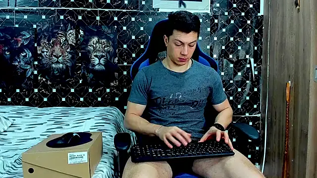 Snapshot of javiersexymann chatting on August 6, 12:18 pm javiersexymann online show from August 6, 12:18 pm