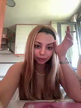 Snapshot of NoeliaGarcia17 chatting on June 16, 1:14 pm NoeliaGarcia17 online show from June 16, 1:14 pm