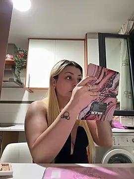 Snapshot of NoeliaGarcia17 chatting on July 16, 10:05 pm NoeliaGarcia17 online show from July 16, 10:05 pm