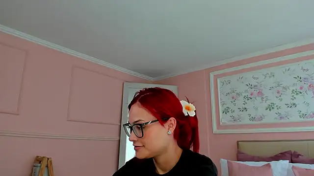 Snapshot of mae_lyra chatting on April 28, 5:29 pm mae lyra online show from April 28, 5:29 pm