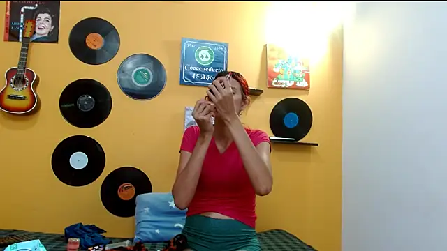 skinnyverus18 online show from November 27, 7:05 pm