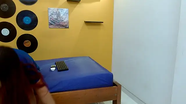 skinnyverus18 online show from February 7, 7:06 pm