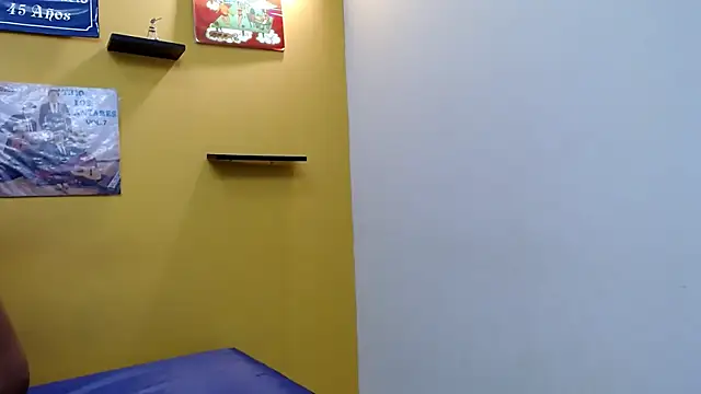 skinnyverus18 online show from April 11, 7:18 pm