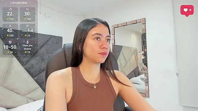 Snapshot of SaraWagner_ chatting on May 11, 12:49 am SaraWagner online show from May 11, 12:49 am