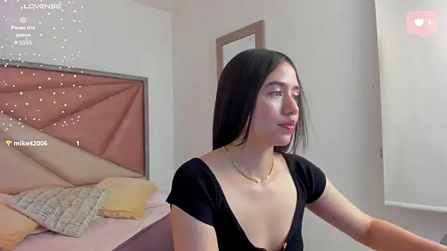 Snapshot of SaraWagner_ chatting on July 26, 12:08 am SaraWagner online show from July 26, 12:08 am
