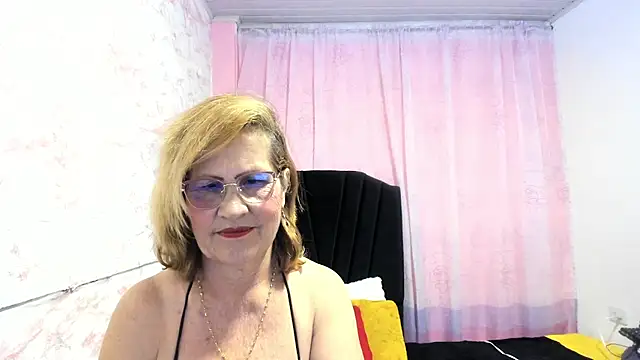 esmeraldaladys online show from October 12, 7:24 pm