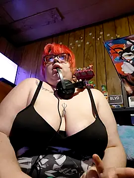 Snapshot of GoddessDess chatting on April 18, 7:12 am GoddessDess online show from April 18, 7:12 am