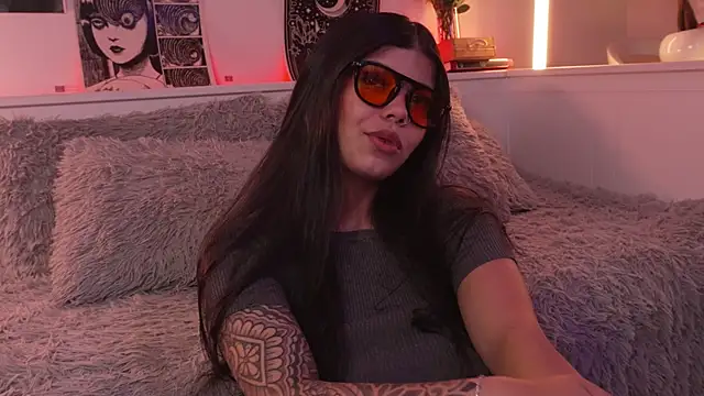 sophieee art online show from April 10, 10:31 am