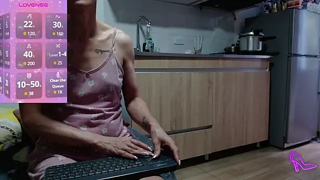 AllysonStonne online show from April 10, 9:30 pm