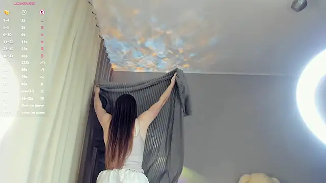 Snapshot of BelleDream chatting on December 5, 6:04 pm BelleDream online show from December 5, 6:04 pm